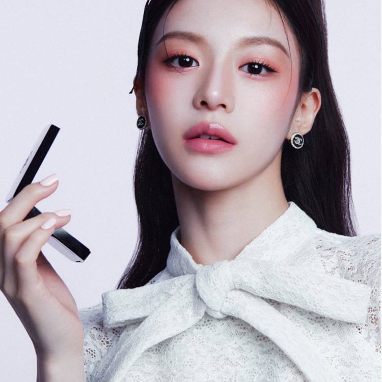 [CHANEL]
레 꺄르트 옹브르 버튼