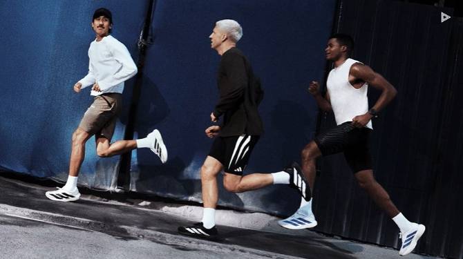 ADIZERO
EVO SL. 스피드를 느끼다