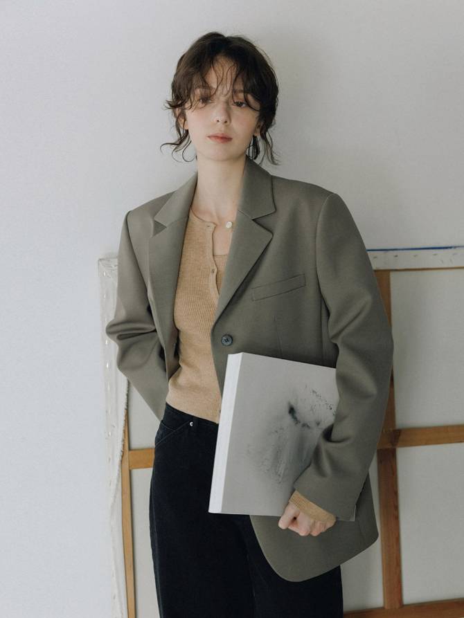 Oversized Back -Tie
Single Jacket